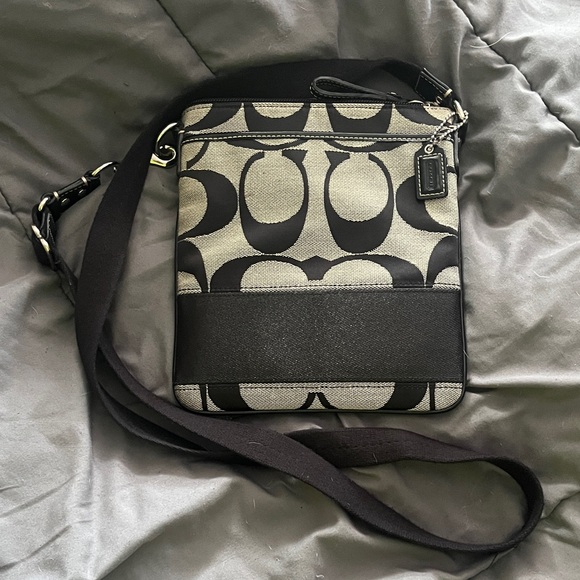 Coach Signature Stripe Swingpack Crossbody - Picture 1 of 12